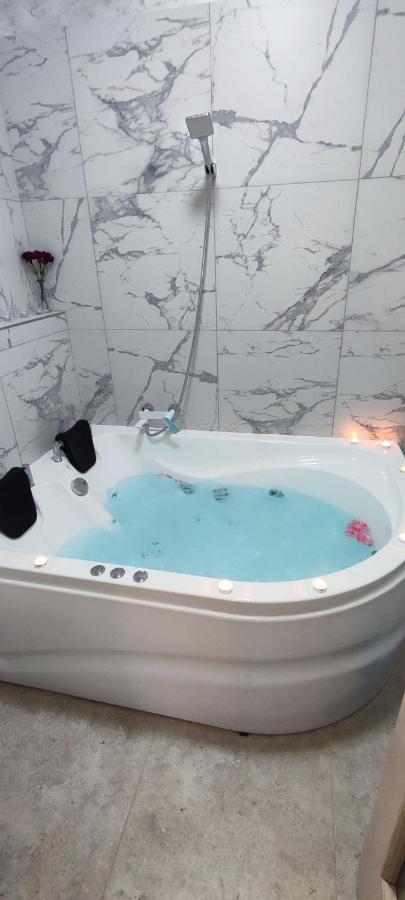 Jacuzzi Belle View Sinaia-Free Parking Apartment Bagian luar foto