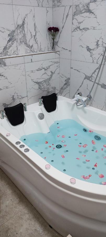 Jacuzzi Belle View Sinaia-Free Parking Apartment Bagian luar foto