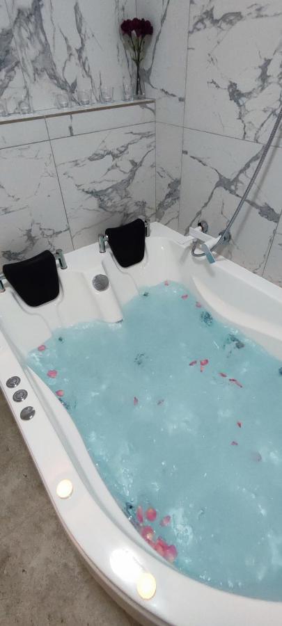 Jacuzzi Belle View Sinaia-Free Parking Apartment Bagian luar foto