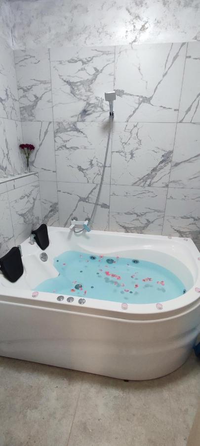 Jacuzzi Belle View Sinaia-Free Parking Apartment Bagian luar foto